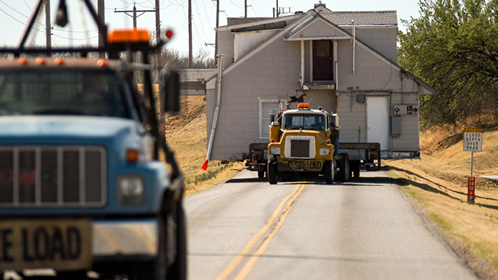 Transporting a house on a truck
